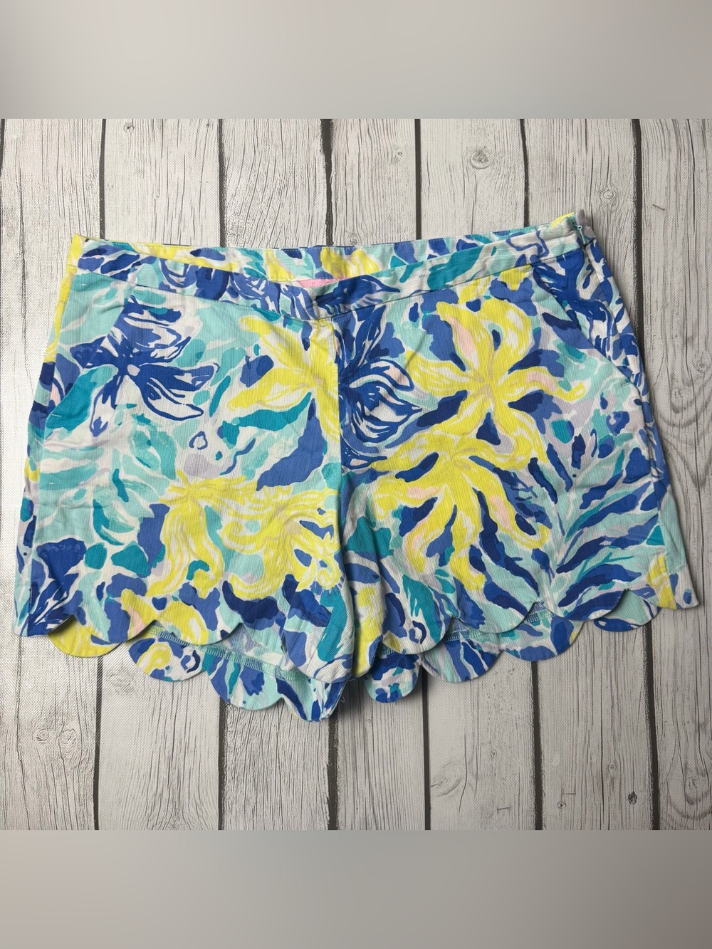 Lilly Pulitzer Women's 8 Magnolia Scalloped Shorts Ylang Ylang Love 5" Inseam
